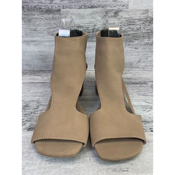 Kenneth Cole Reaction Beige Open Toe Block Heel Sandals Womens Size 8.5M - Picture 2 of 8